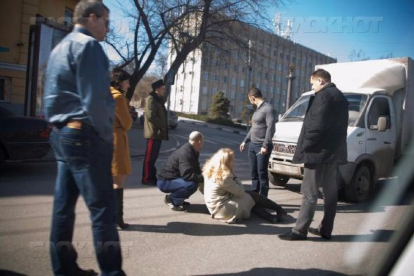 В Таганроге две женщины попали под колеса машин в преддверии 8 марта