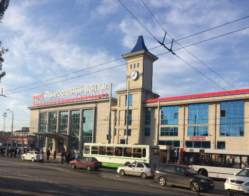 В Ростове перенесли остановку сразу трёх маршрутов от пригородного жд-вокзала