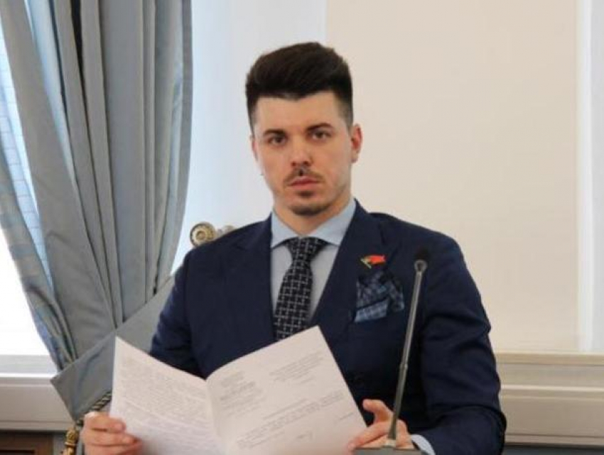 Нелегальные парковщики угрожали депутату ростовской гордумы