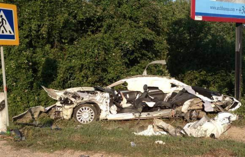 Под Волгодонском «Форд» врезался в дерево: двое погибло