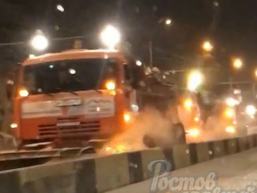 Экстренная расчистка улиц 140 снегоуборщиками в Ростове попала на видео