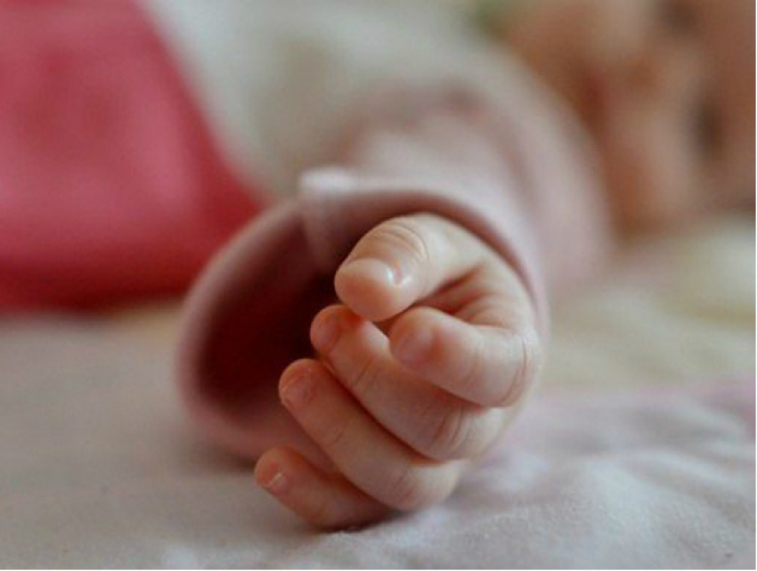 Убитую горем мать попытались засудить за захлебнувшегося рвотой младенца в Ростовской области