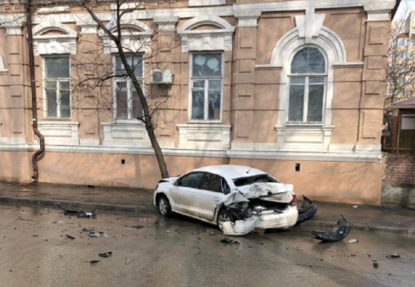 Водитель-новичок на иномарке попал в тройное ДТП в Ростове