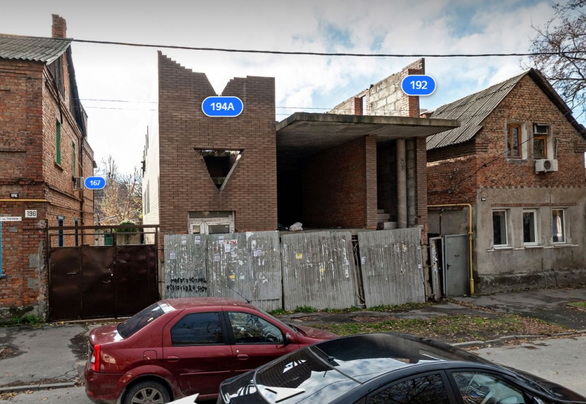 Власти Ростова выставили на торги участок с самовольной постройкой, которую придется снести