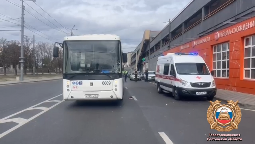 На Привокзальной площади Ростова автобус насмерть сбил человека