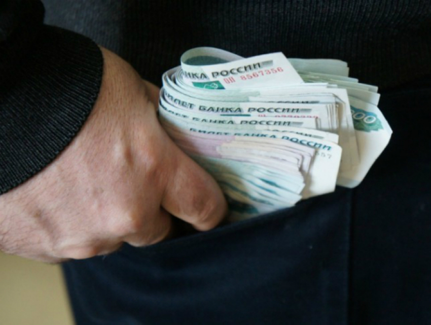 В Ростове мужчина хитрым способом украл деньги у работодателя