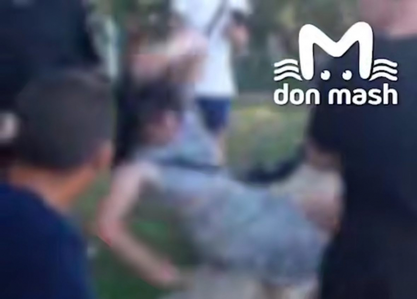 На Дону задержали мужчину, избившего и поставившего на колени девушку-подростка 
