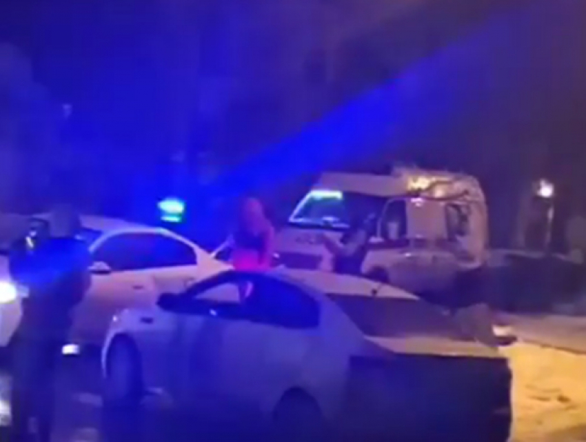 Молодая пассажирка неуступчивой автоледи пострадала в тройном ДТП на темной улице Ростова