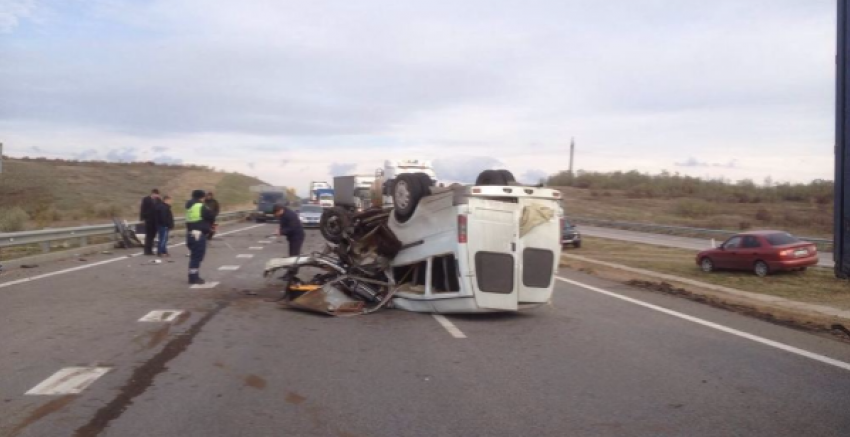 Пассажир «Газели» погиб при столкновении автомобиля с грузовиком МАЗ на трассе в Ростовской области