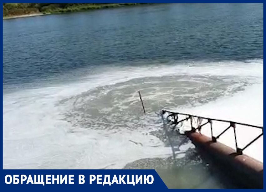 «Здесь купаются дети»: в Ростовской области в Дон стекает зловонная жижа