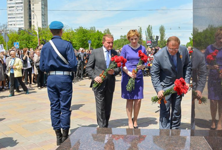 В Ростове на Аллее роз открыли памятник Солдатам Победы 
