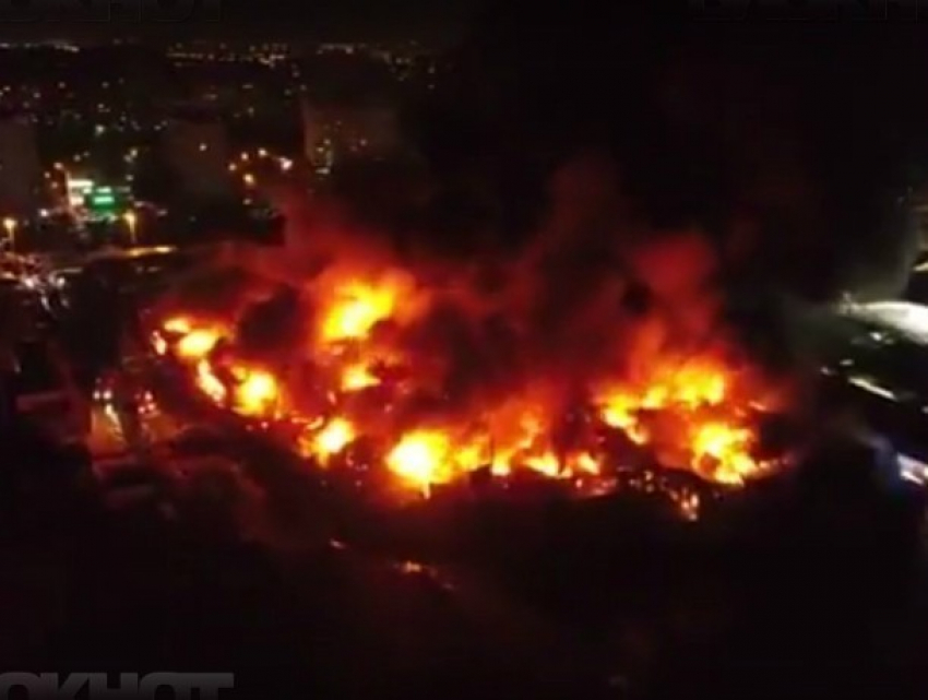 Два безалаберных сварщика сожгли больше 500 торговых палаток на рынке «Темерник» в Ростове