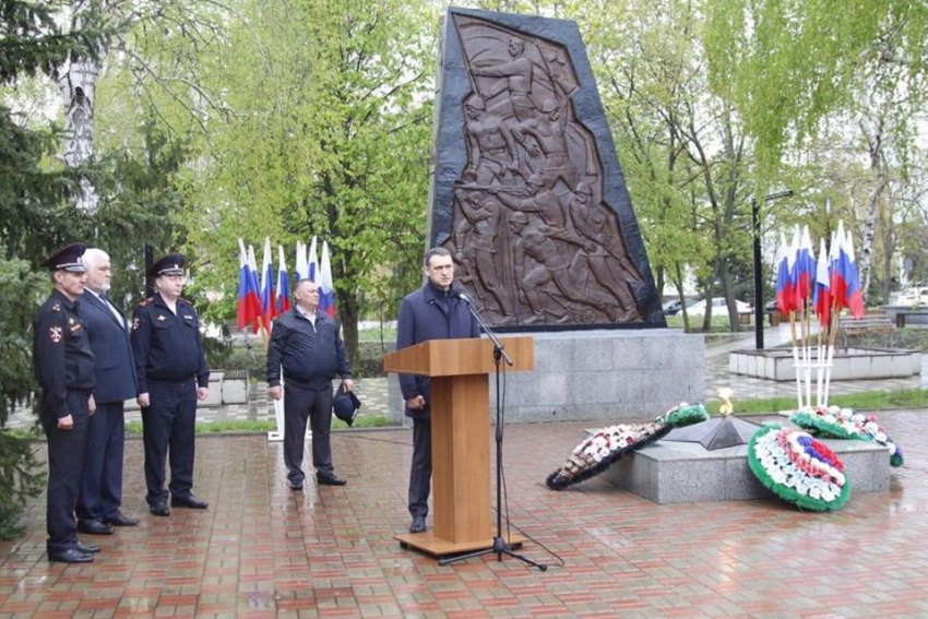 Памятник сотрудникам правопорядка, погибшим при исполнении служебных обязанностей, появился в Ростовской области