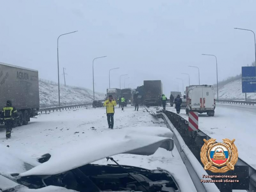 Из-за массового ДТП движение на трассе М-4 «Дон» возле Миллерово полностью перекрыто 