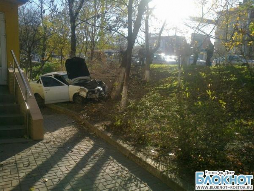 В Ростове «ВАЗ» вылетел на тротуар и насмерть сбил пенсионерку. ВИДЕО