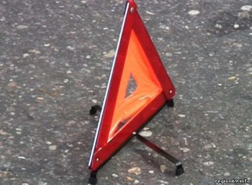 В Ростове на парковке сбили школьницу