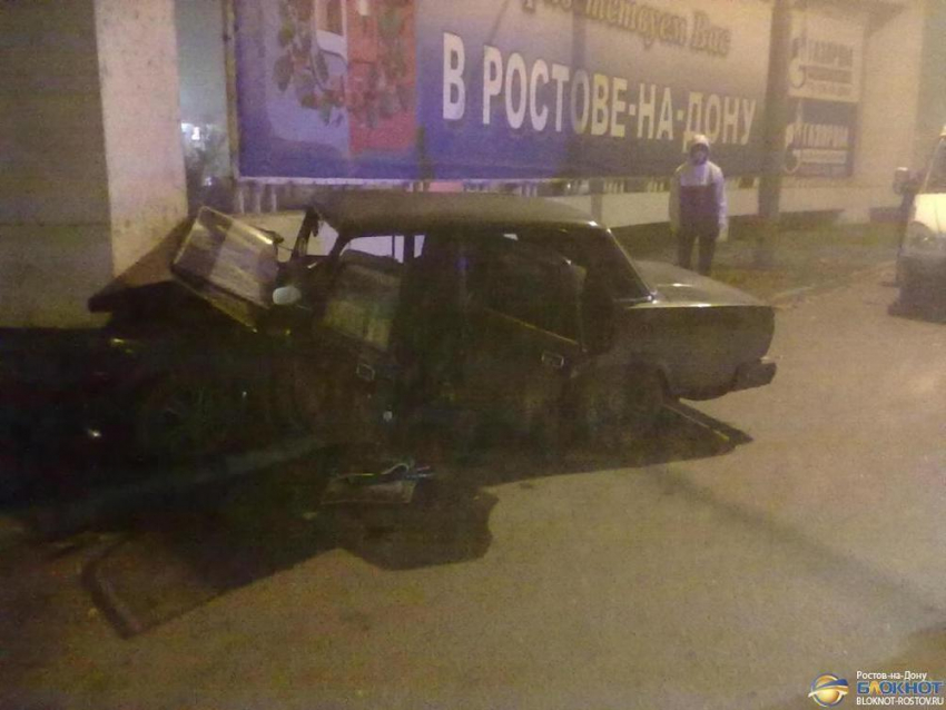 В Ростове-на-Дону водитель на «пятерке» протаранил столб