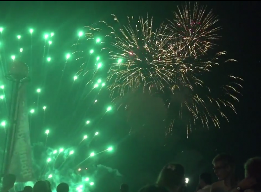 Жители центра Ростова возмущены фейрверком на выпускном