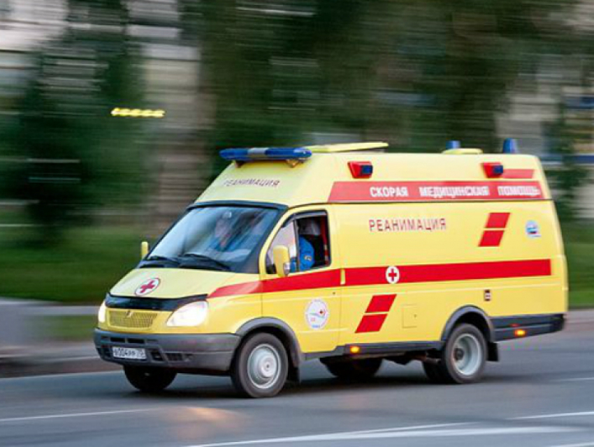 Спешащему в ЦГБ водителю реанимации пришлось упрашивать автомобилистов уступить дорогу в Ростове