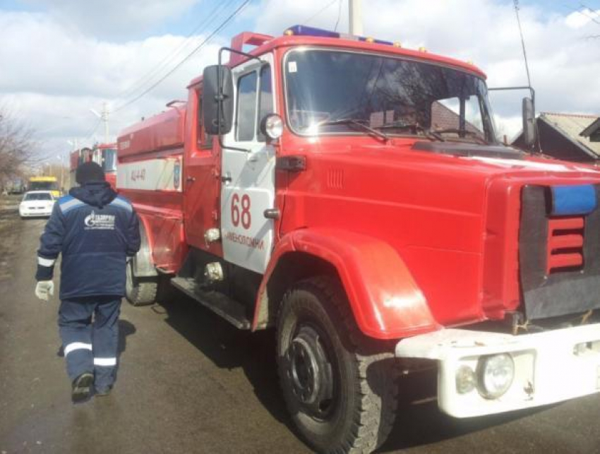 Двое мужчин погибли в страшном пожаре частного дома в Ростовской области