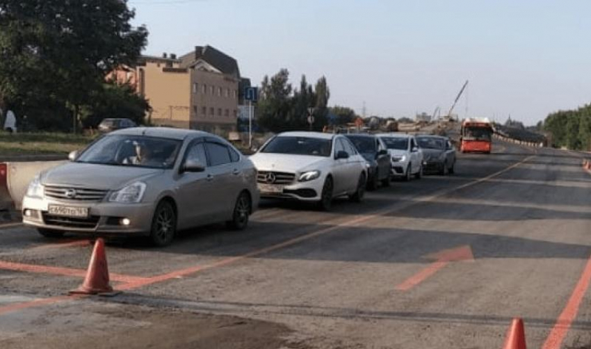 В Ростове-на-Дону возобновили движение легкового транспорта по мосту на Малиновского