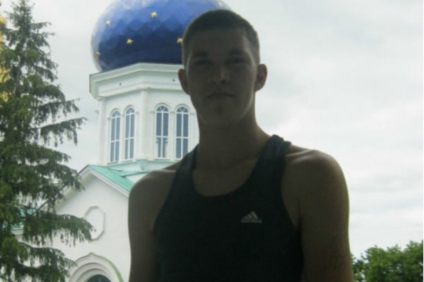 17-летнего подростка с татуировками, сбежавшего из лагеря в Красном Десанте, ищет полиция 