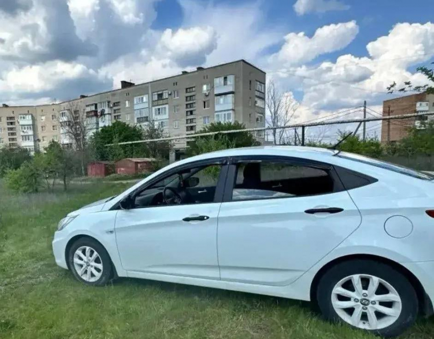 Мужчина угнал заведенный автомобиль своей сожительницы прямо у дома в Ростовской области
