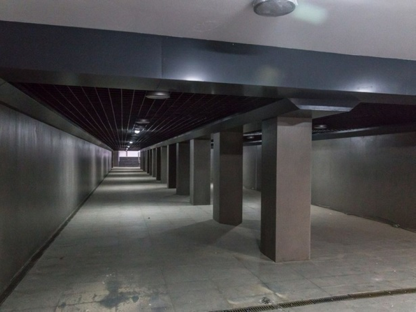 Новый в серых тонах подземный переход открыли напротив главного входа «Ростов Арены"