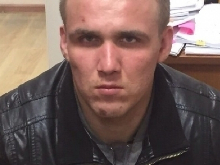 В Ростове грабитель-рецидивист отобрал у прохожей цепочку и телефон под угрозой расправы