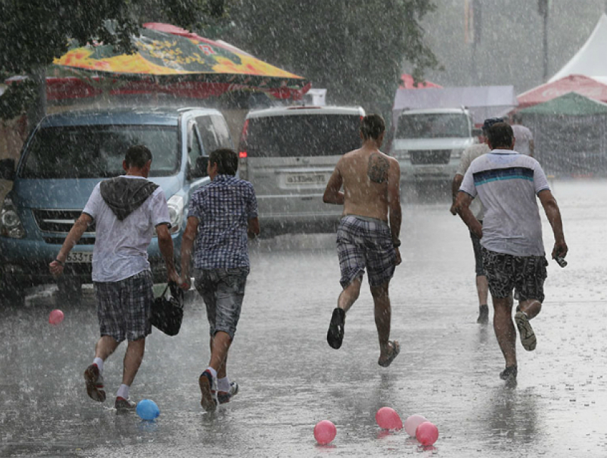 Теплую и дождливую погоду пообещали синоптики ростовчанам в последнюю неделю лета