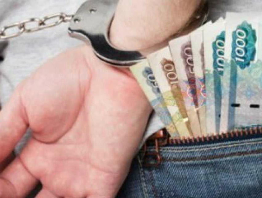 Молодой неугомонный грабитель «облегчил» ночного прохожего на 52 тысячи рублей в Ростове