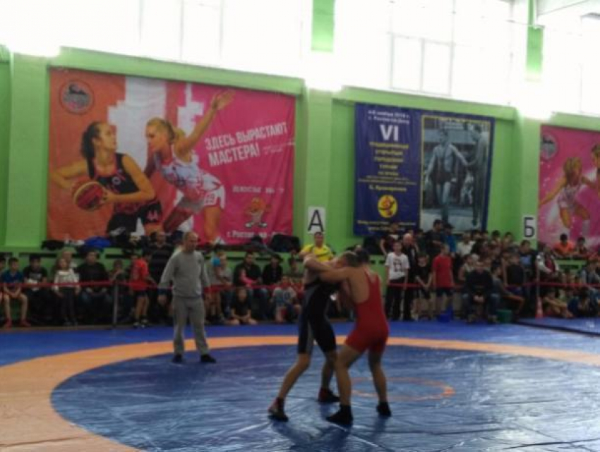Турнир по греко-римской борьбе на призы Бориса Крамаренко проходит в Ростове