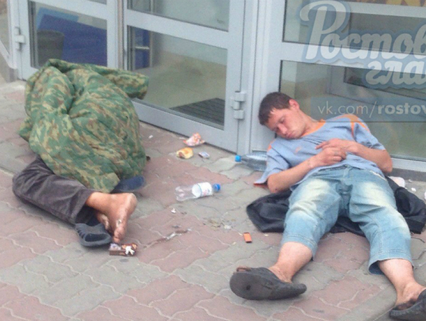 "Гульнувшие на последние» ростовские маргиналы заснули богатырским сном под дверями банка
