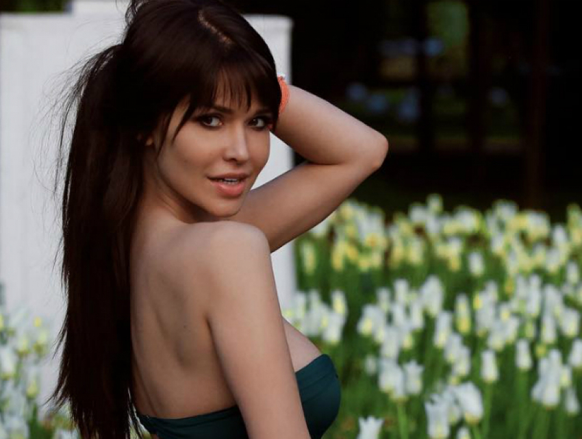 Эротические откровения «жаждущей жизни» звезды Playboy из Ростова в поле тюльпанов взорвали Сеть