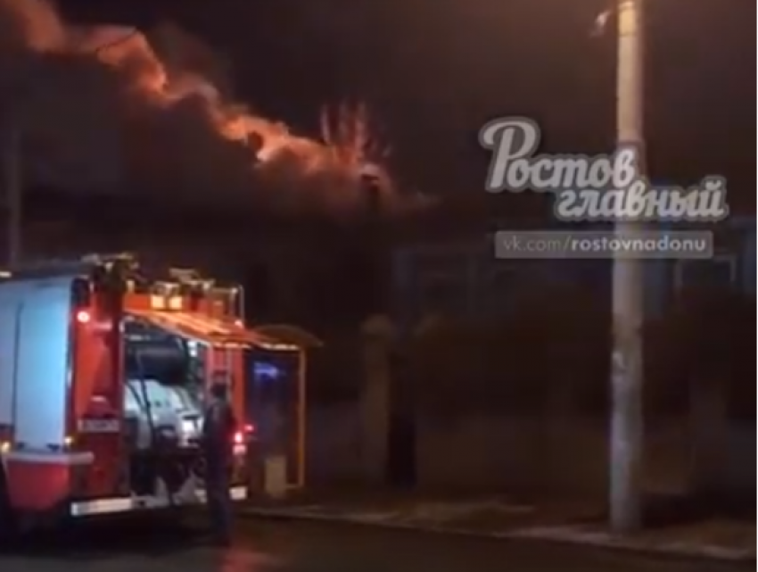 В Ростове во время крупного пожара заживо сгорел мужчина  