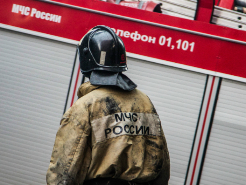 Грузовик сгорел дотла в Ростовской области из-за короткого замыкания