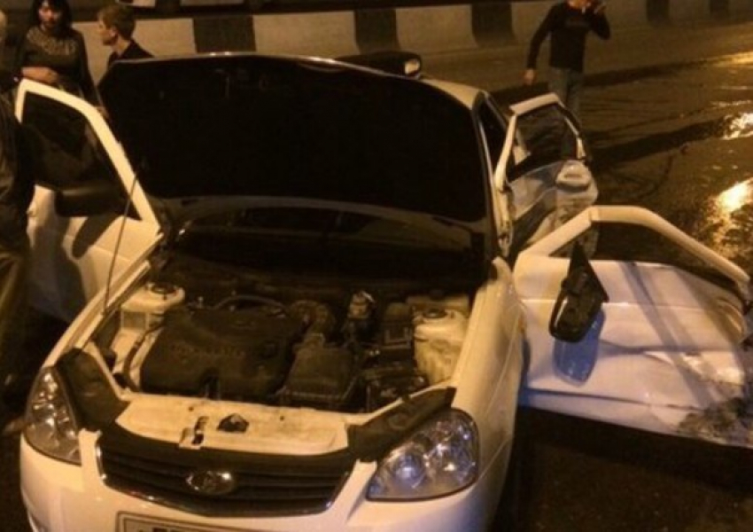 В Ростове столкнулись Lada Priora и Renault Symbol: есть пострадавшие