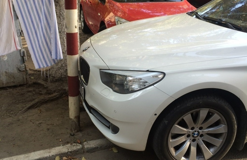 Виртуозную парковку показал водитель в Ростове