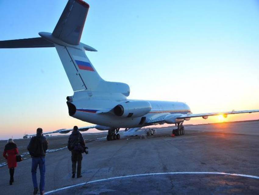 Самолет из Петербурга с треснувшим лобовым стеклом экстренно сел в Ростове