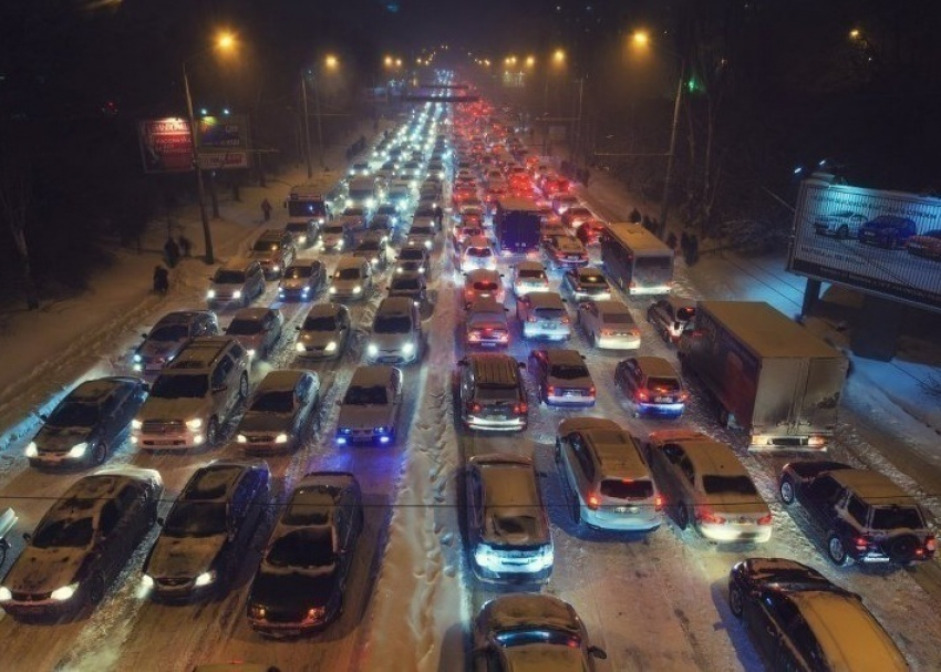 Власти Ростова раскритиковали уборку снега на Большой Садовой, Буденновском и Зорге