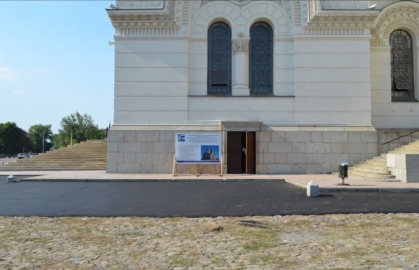 Власти Новочеркасска объяснили, зачем «закатали» в асфальт историческую брусчатку