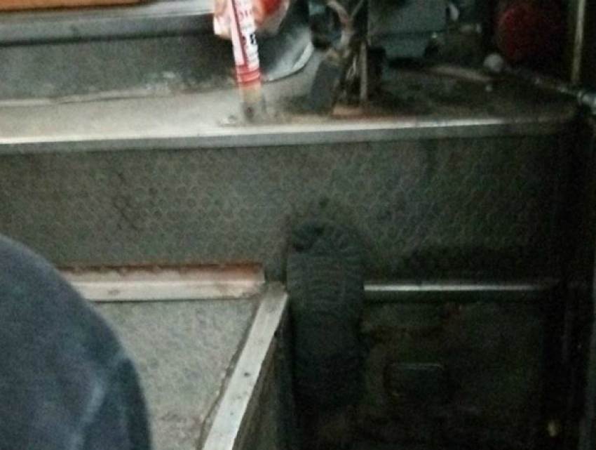 Застрявший в текстурах маршрутки пассажир заставил поверить в эру нанотехнологий жителей Ростова