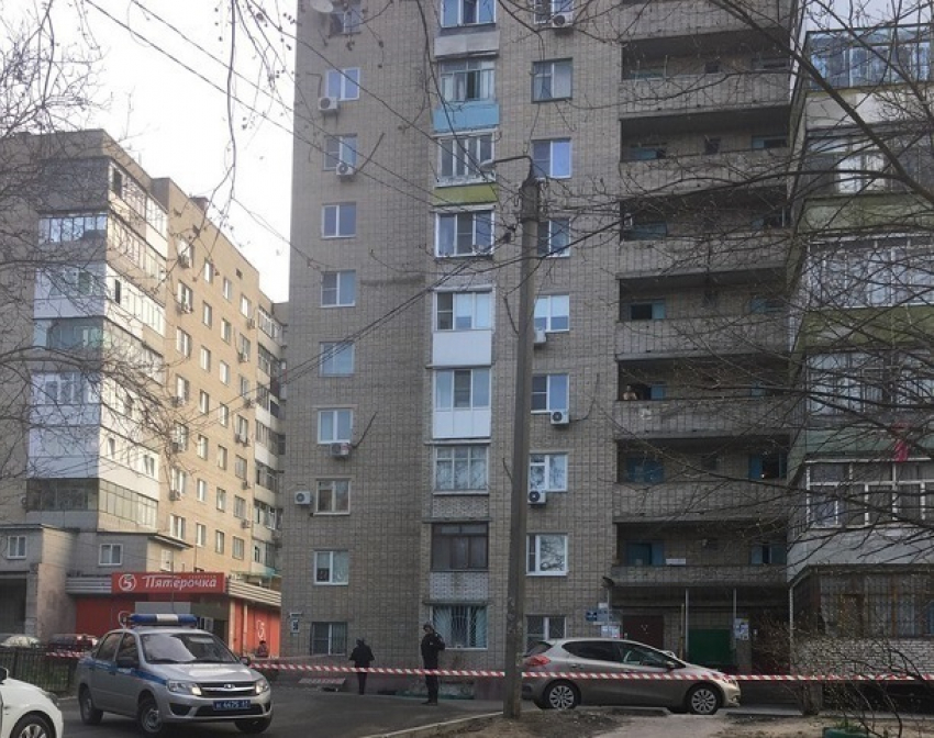 Многоэтажку на востоке Ростова оцепили из-за подозрительного пакета