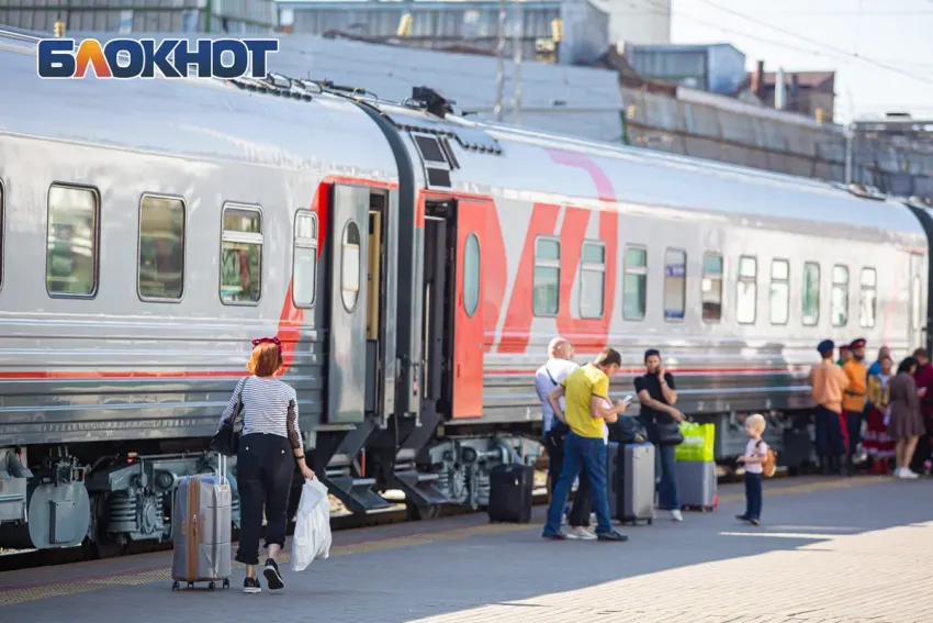 Поезда, следующие через Ростов, задерживаются из-за падения дрона в Воронежской области