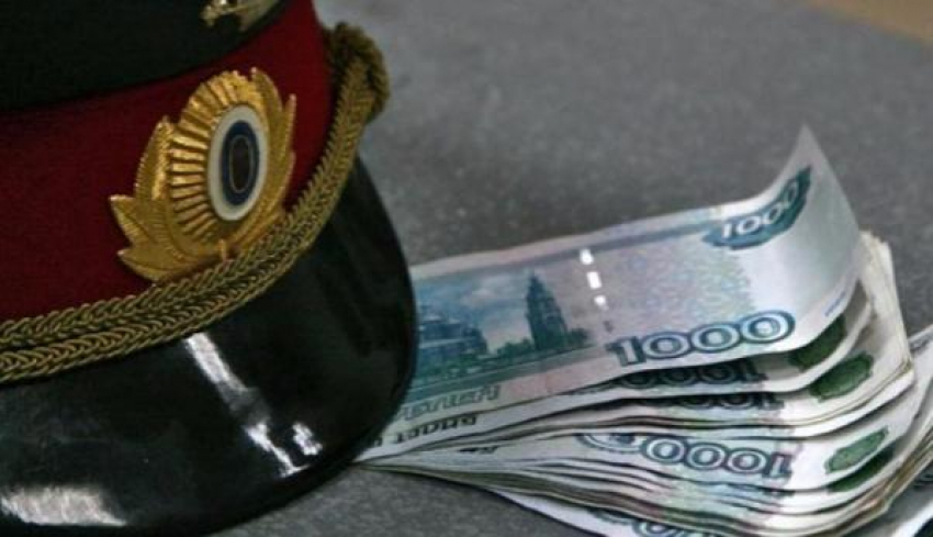 За дачу взятки в 100 тысяч рублей жителя Ростовской области осудили на четыре года