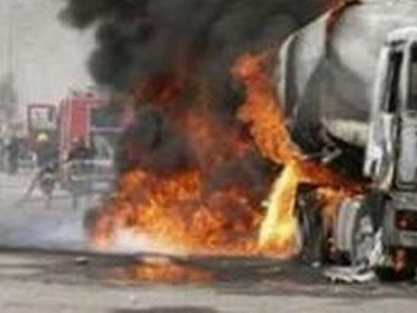 В Ростовской области рядом с лакокрасочным заводом взорвалась автоцистерна: 1 погиб, 3 ранены