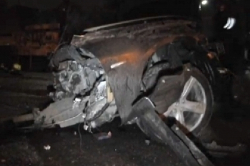 В Ростове «Лексус» врезался в автозаправку - водитель иномарки погиб