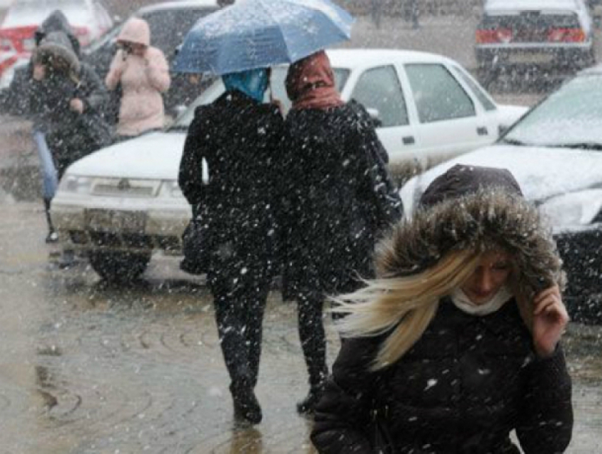 Сильный ветер со снегом обещают синоптики жителям Ростова в конце рабочей недели