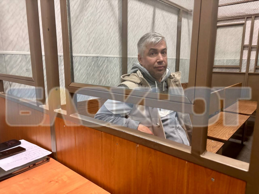 Экс-главу администрации Ростова Логвиненко оставили под стражей еще на месяц