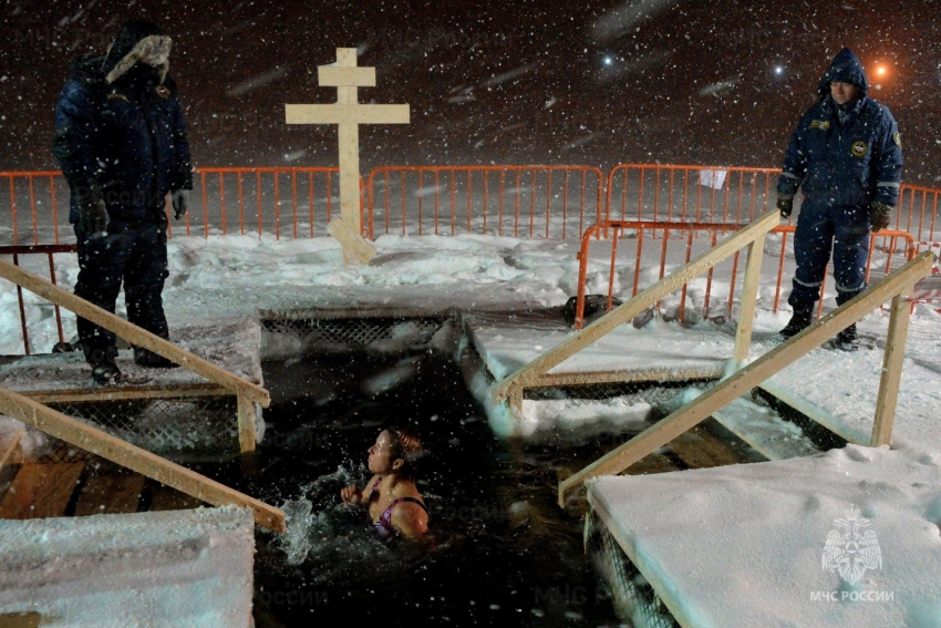 На Крещение в Ростовской области будут дежурить 300 спасателей
